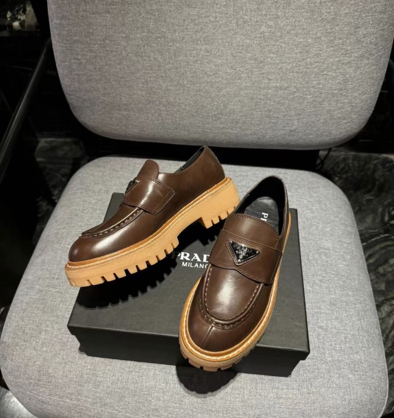 Pra*a leather shoes